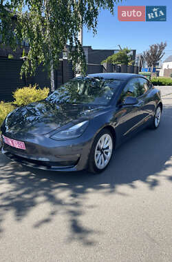 Седан Tesla Model 3 2023 в 