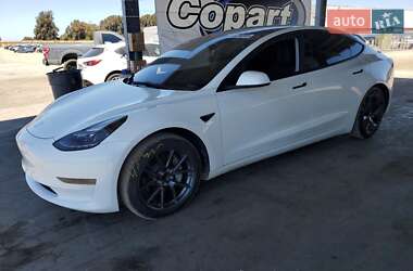 Седан Tesla Model 3 2023 в 