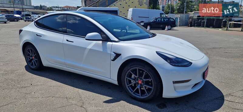 Седан Tesla Model 3 2022 в Києві