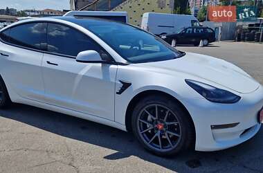 Седан Tesla Model 3 2022 в 