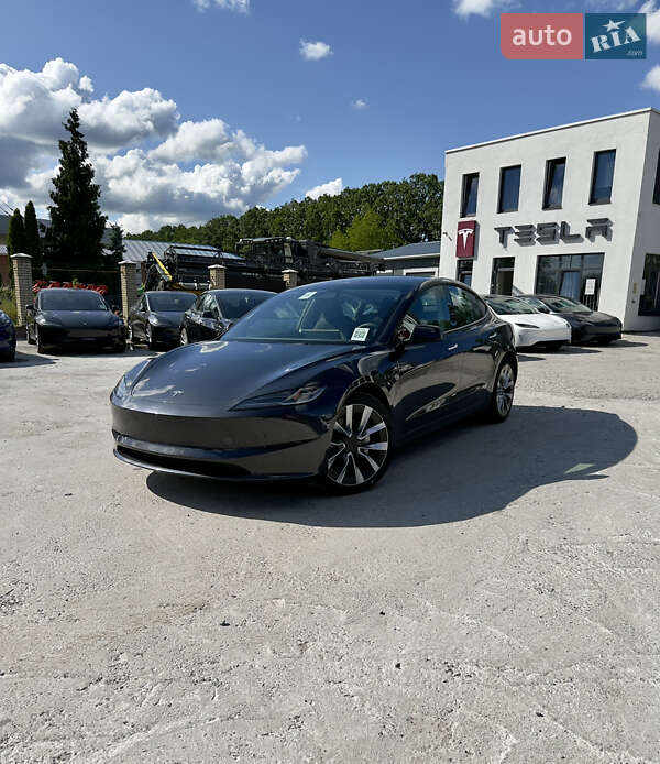 Седан Tesla Model 3 2024 в 