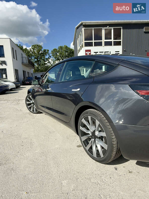 Седан Tesla Model 3 2024 в Виннице
