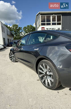 Седан Tesla Model 3 2024 в 