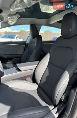 Седан Tesla Model 3 2024 в 