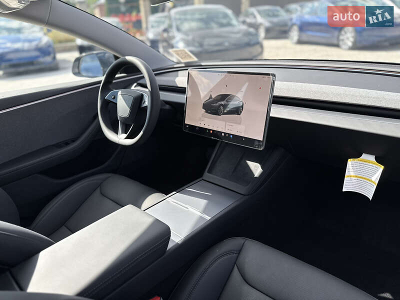 Седан Tesla Model 3 2024 в Виннице
