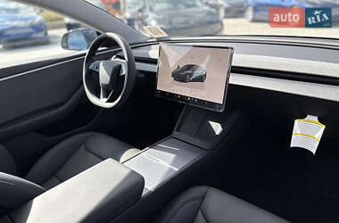 Седан Tesla Model 3 2024 в 