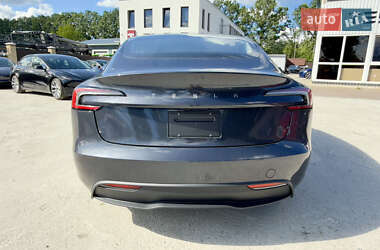 Седан Tesla Model 3 2024 в 