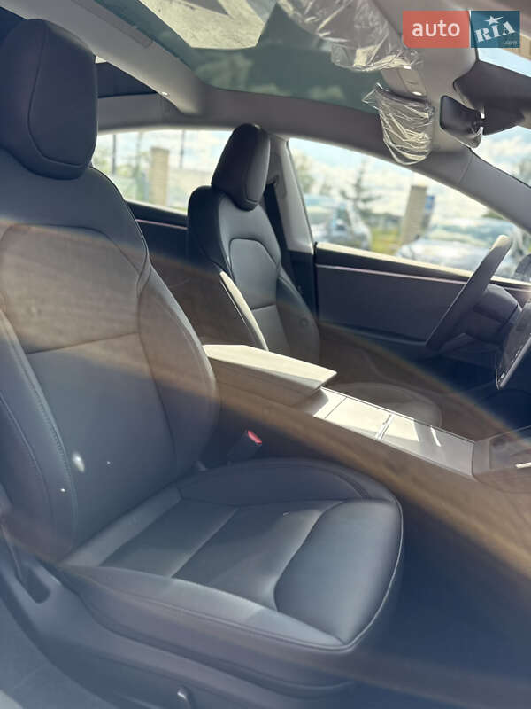 Седан Tesla Model 3 2024 в Виннице