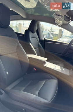 Седан Tesla Model 3 2024 в 