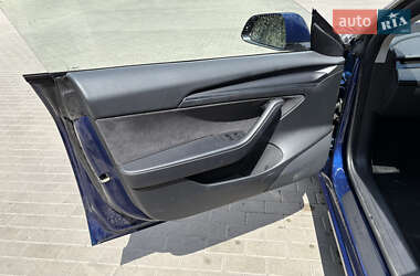 Седан Tesla Model 3 2022 в 