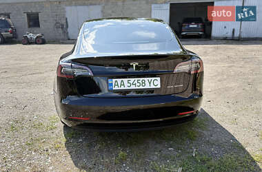 Седан Tesla Model 3 2021 в 