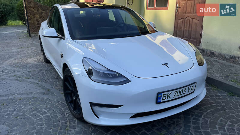 Седан Tesla Model 3 2021 в Костопілі