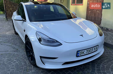 Седан Tesla Model 3 2021 в 
