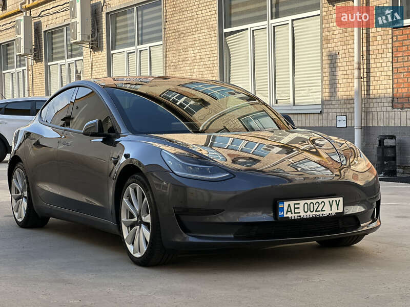 Седан Tesla Model 3 2019 в Киеве