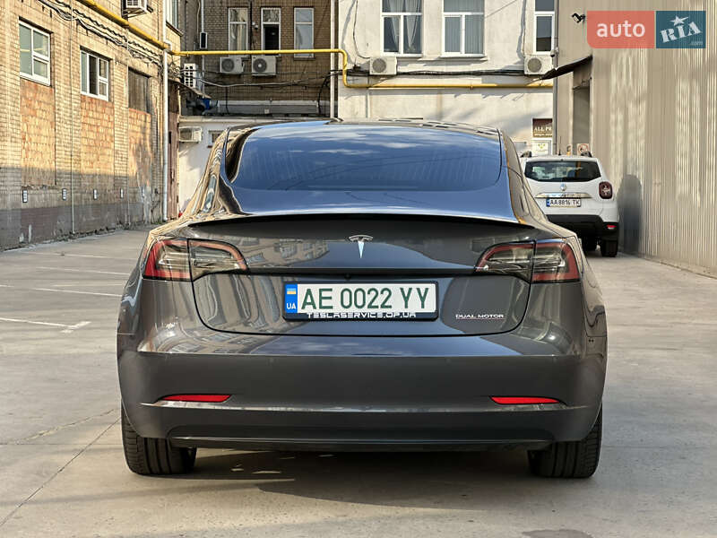 Седан Tesla Model 3 2019 в Киеве