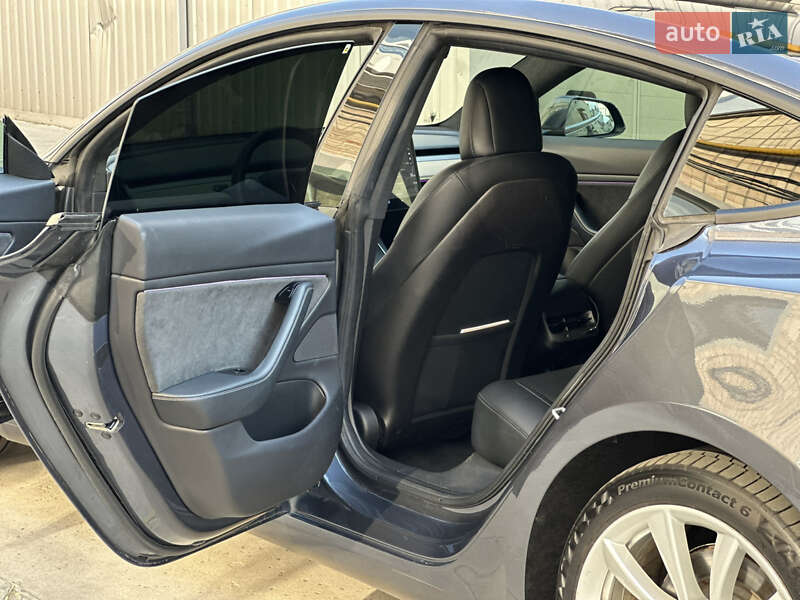 Седан Tesla Model 3 2019 в Киеве