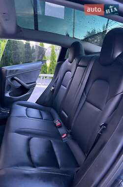 Седан Tesla Model 3 2022 в 