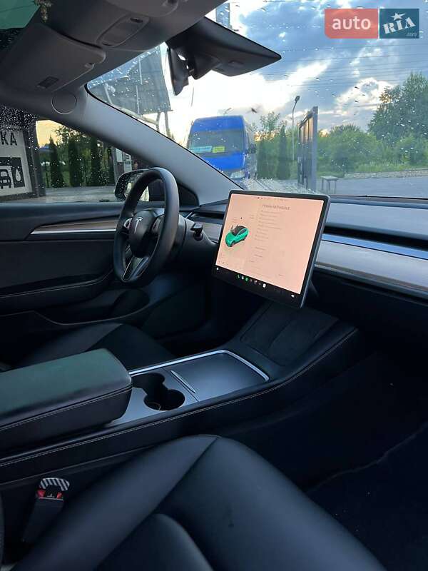 Седан Tesla Model 3 2022 в Почаєві