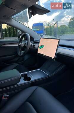 Седан Tesla Model 3 2022 в 