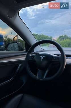 Седан Tesla Model 3 2022 в 