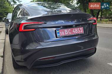 Седан Tesla Model 3 2024 в 
