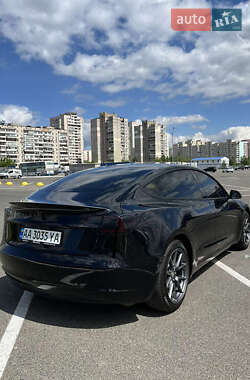 Седан Tesla Model 3 2021 в 