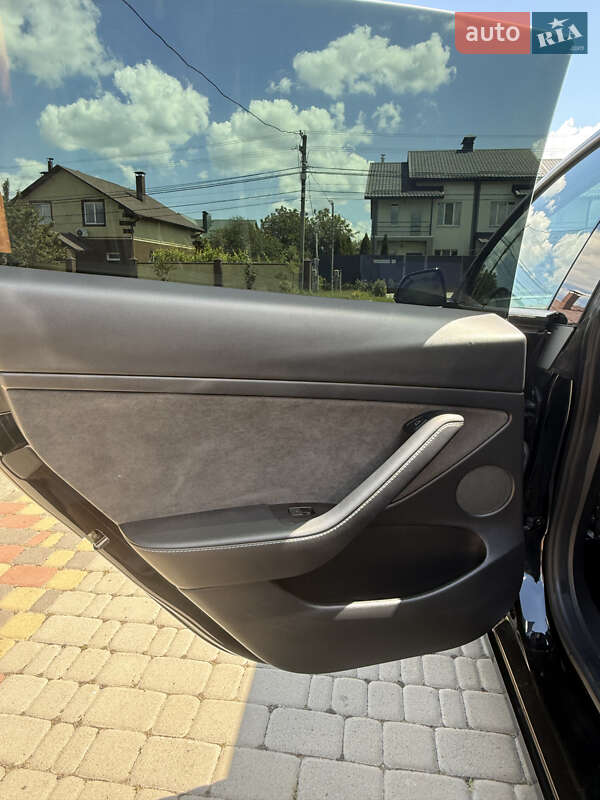 Седан Tesla Model 3 2021 в Сумах