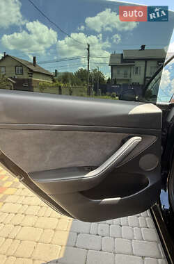 Седан Tesla Model 3 2021 в 