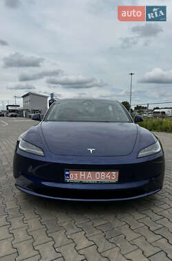 Седан Tesla Model 3 2024 в 