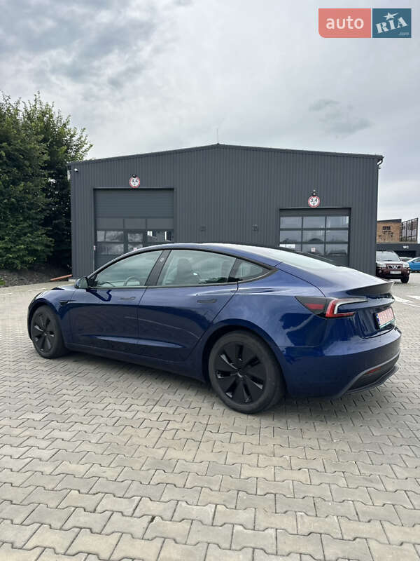 Седан Tesla Model 3 2024 в Луцьку