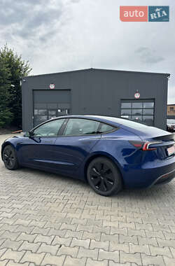 Седан Tesla Model 3 2024 в 