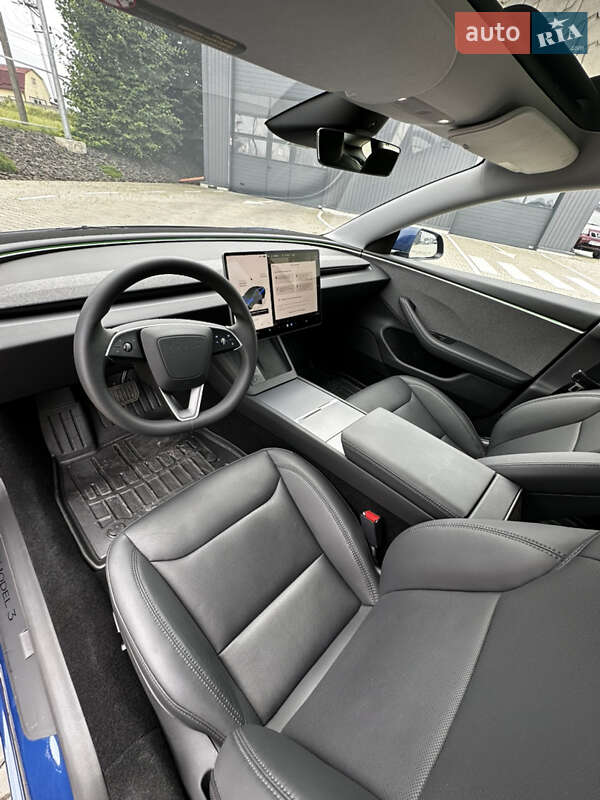 Седан Tesla Model 3 2024 в Луцьку