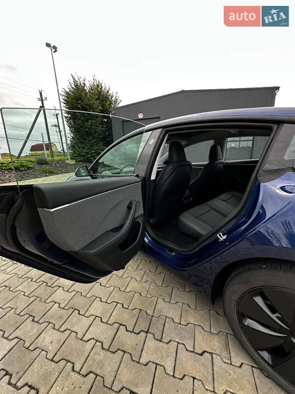Седан Tesla Model 3 2024 в Луцьку