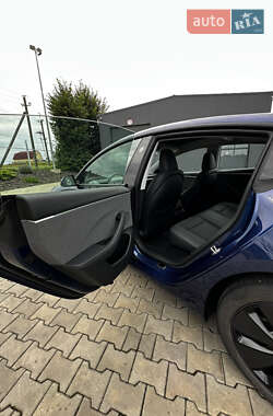 Седан Tesla Model 3 2024 в 
