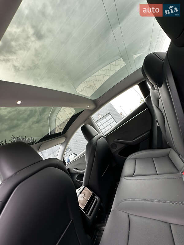Седан Tesla Model 3 2024 в Луцьку