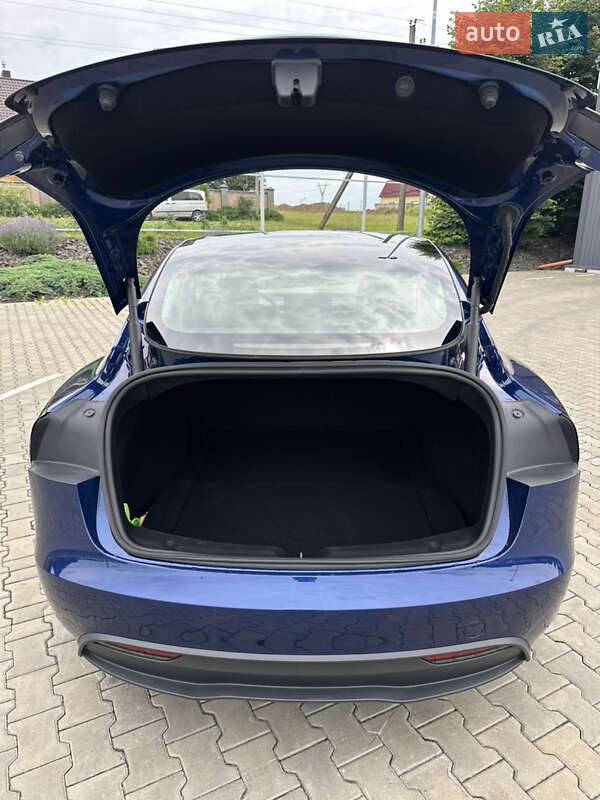 Седан Tesla Model 3 2024 в Луцьку