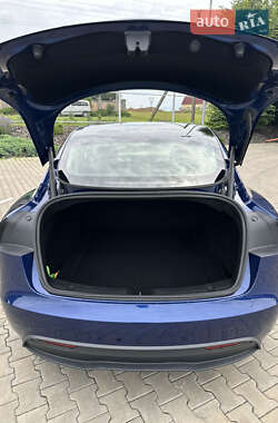 Седан Tesla Model 3 2024 в 