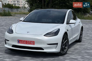 Седан Tesla Model 3 2021 в 