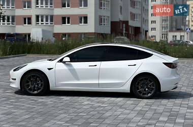 Седан Tesla Model 3 2021 в 
