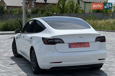 Седан Tesla Model 3 2021 в 