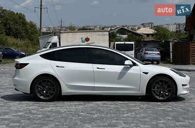 Седан Tesla Model 3 2021 в 