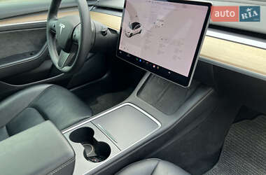 Седан Tesla Model 3 2021 в 
