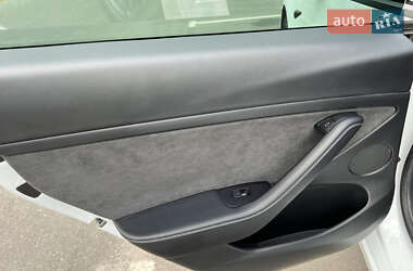 Седан Tesla Model 3 2021 в 