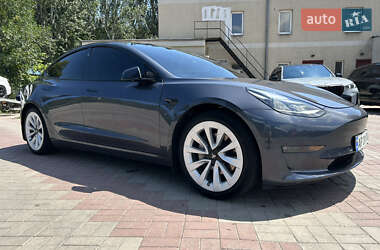 Седан Tesla Model 3 2022 в 