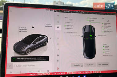 Седан Tesla Model 3 2022 в 