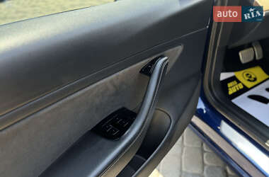 Седан Tesla Model 3 2020 в 