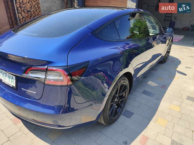 Седан Tesla Model 3 2022 в Рівному