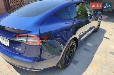 Седан Tesla Model 3 2022 в 