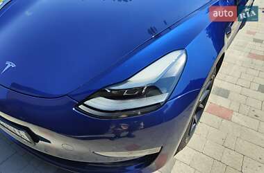 Седан Tesla Model 3 2022 в 