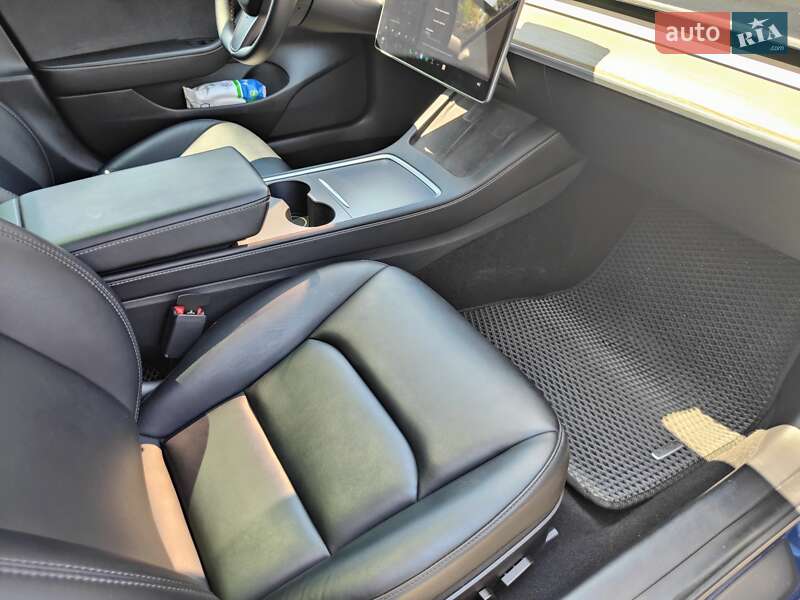 Седан Tesla Model 3 2022 в Рівному